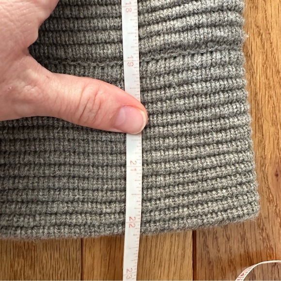 Aritzia Babaton Women’s Mika Sweater Funnel Neck Wool
Cashmere Medium - Picture 11 of 13